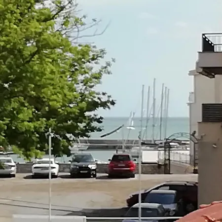 Guest Rooms&apartments Desi Baltsjik