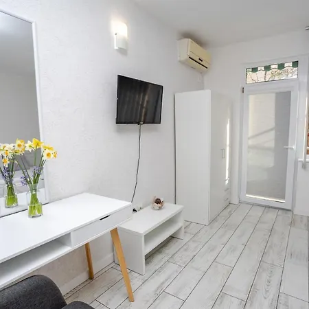 Guest Rooms&apartments Desi Gasthuis Baltsjik