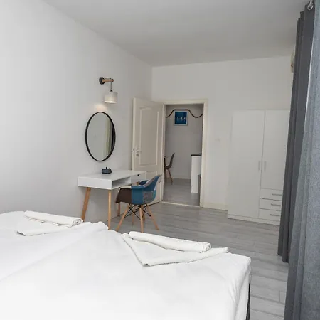 Guest Rooms&apartments Desi