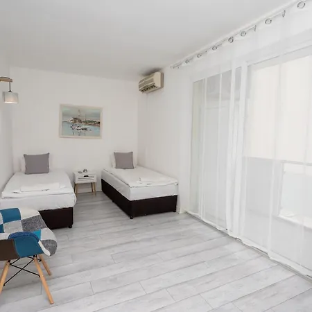 Guest Rooms&apartments Desi Gasthuis Baltsjik