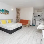 Guest And Desi بيت ضيافة