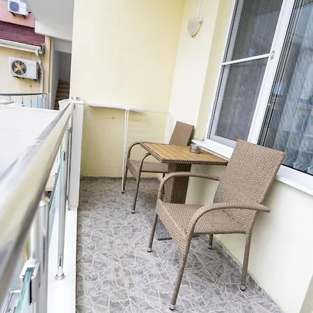 Guest And Desi Πανσιόν 3*